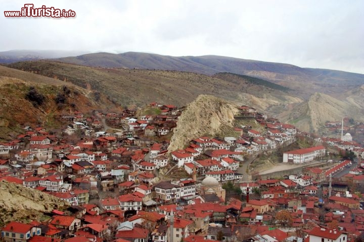 Immagine Periferia di Ankara: la capitale della Turchia si trova su di un altopiano della Anatolia centro settentrionale - © turkishblue / Shutterstock.com