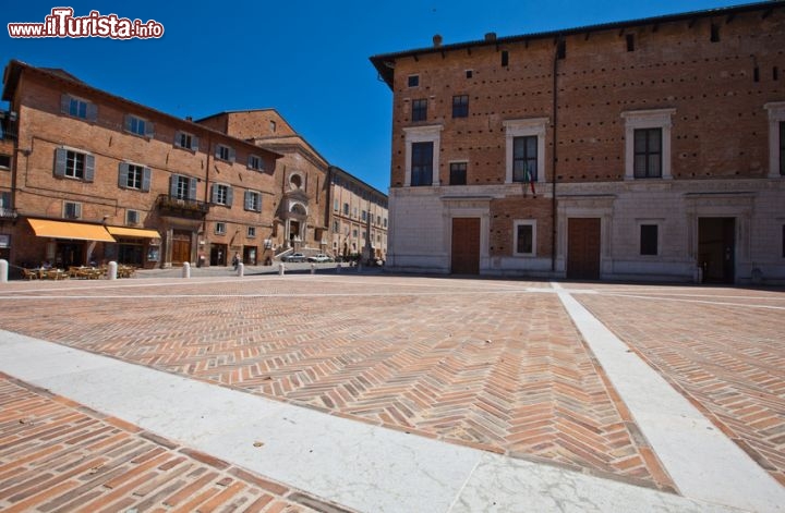 Immagine Piazza Duca Federico, Palazzo Ducale, Urbino