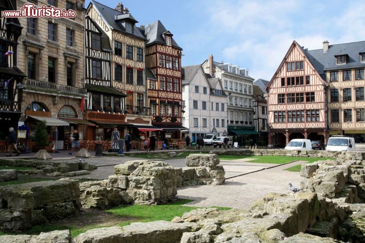 Immagine Piazza Giovanna d'Arco, in centro a Rouen in Francia (Alta Normandia) - © Katarzyna Mazurowska / Shutterstock.com