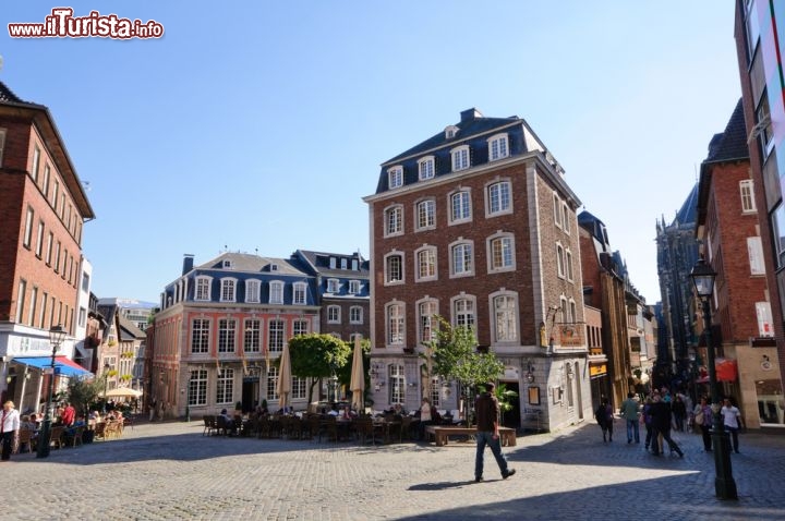 Immagine Piazza in centro ad Aachen (Aquisgrana), in  Germania - © Scirocco340 / Shutterstock.com