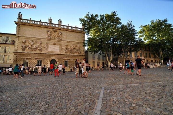 Immagine Piazza del Palazzo dei Papi in centro ad Avignone