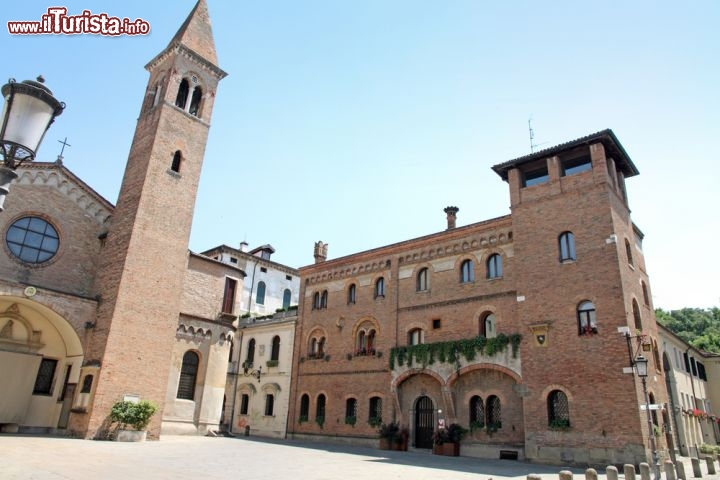 Immagine La piazzetta antistante alla chiesa altomedievale di San Nicolò a Padova - © Ana del Castillo / Shutterstock.com