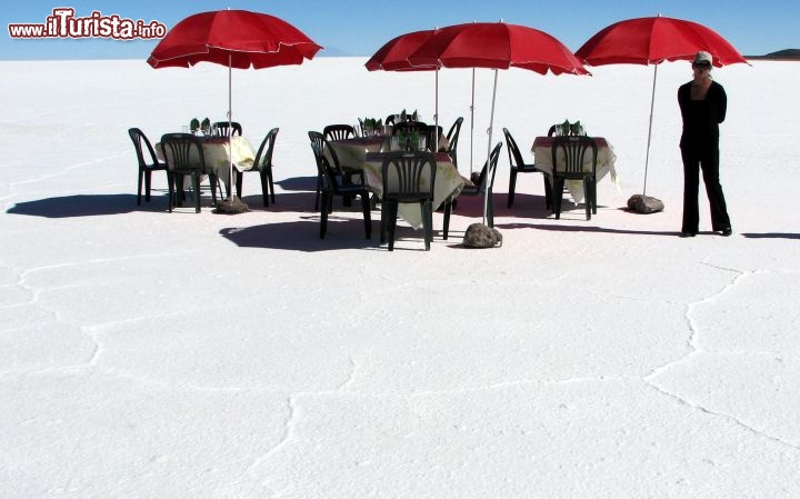 Immagine Picnic nel Salar di Uyuni - Foto di Giulio Badini i Viaggi di Maurizio Levi 