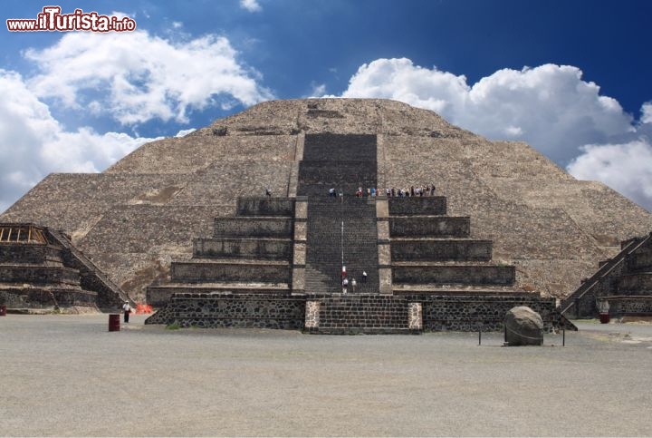 Immagine Piramide a Teotihuacan: siamo nel distretto Federale di città del Messico - © tipograffias / Shutterstock.com