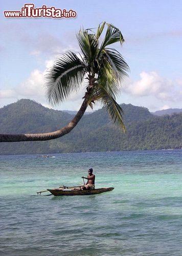 Immagine Piroga delle Molucche in Indonesia - Foto di Giulio Badini
