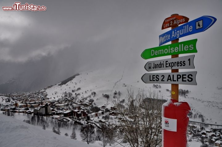 Immagine Cartelli di direzione su di una pista alle Deux Alpes in Francia