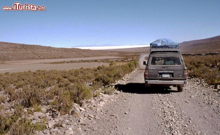 Immagine Pista sterrata Bolivia Ande -  Foto di Giulio Badini i Viaggi di Maurizio Levi 