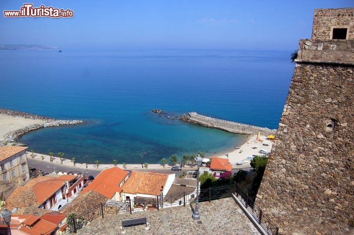 Immagine Pizzo Calabro: la spiaggia di fronte al castello 