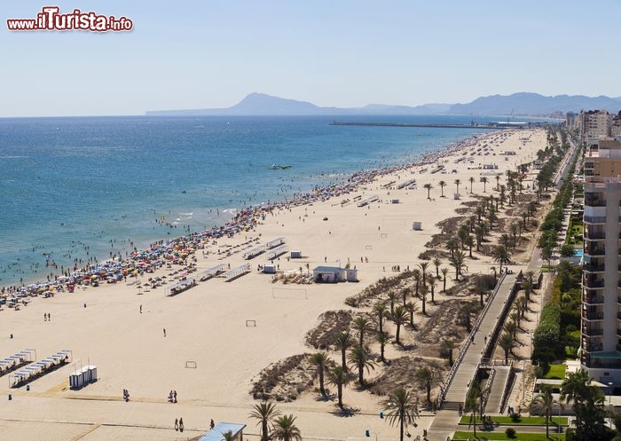 Immagine Playa de Gandia - La enorme spiaggia si trova sulla costa orientale della Spagna, nella regione della Comunita Valenciana - www.gandia.org