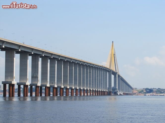 Immagine Ponte Rio Negro a Manaus ,Brasile - © guentermanaus / Shutterstock.com