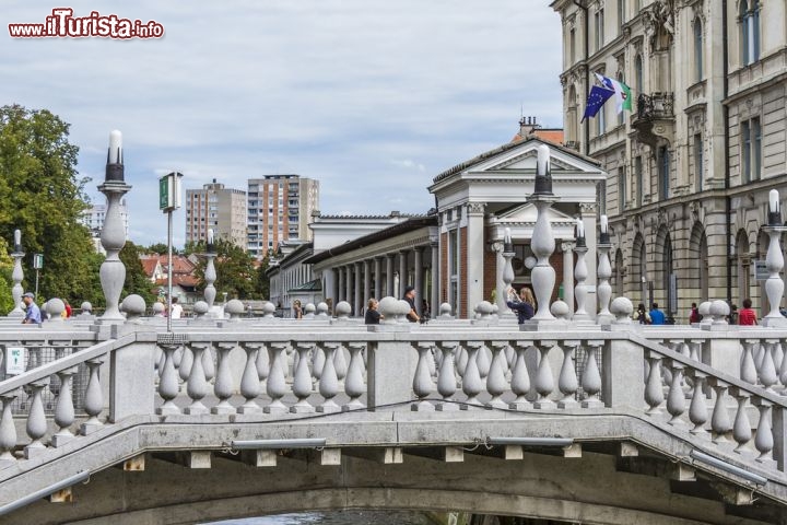 Immagine Ponte Triplo sul fiume Ljubljanica, nel centro di Lubiana in Slovenia - © Kiev.Victor / Shutterstock.com