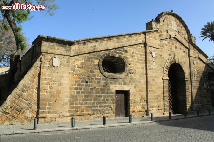 Immagine La Porta di Famagosta, uno degli ingressi storici di Nicosia, la capitale di Cipro - © anasztazia / Shutterstock.com