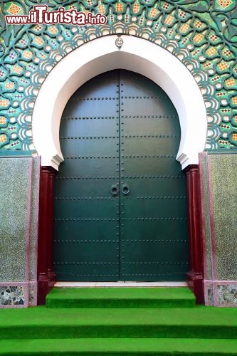 Immagine Porta tradizionale marocchina: simao nella Medina di Tangeri in Marocco - © Rechitan Sorin / Shutterstock.com