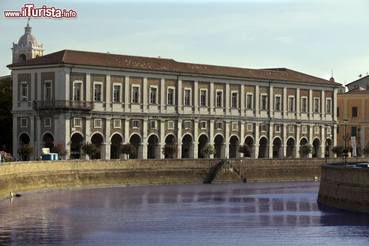 Immagine Portici Ercolani e Fiume Misa, Senigallia - © Piero Gentili - Fotolia.com