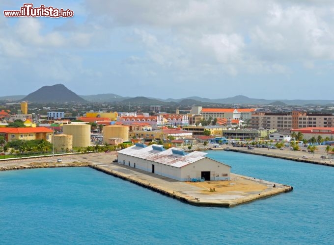 Immagine Porto di Oranjestad caraibi isola di Aruba - © SF photo / Shutterstock.com