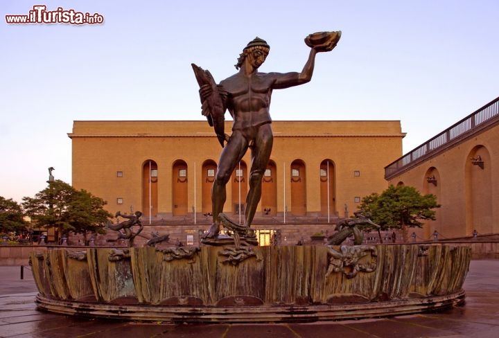 Immagine Poseidon: la statua di Goteborg posta alla fine della via Kungsportsavenyn - Credits:Göran Assner/imagebank.sweden.com