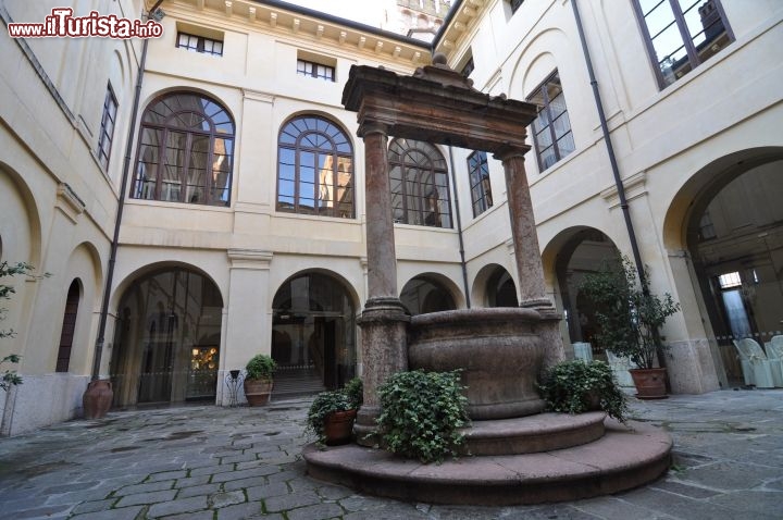 Immagine Pozzo della corte interna del Castello di Bevilacqua, in Provincia di Verona