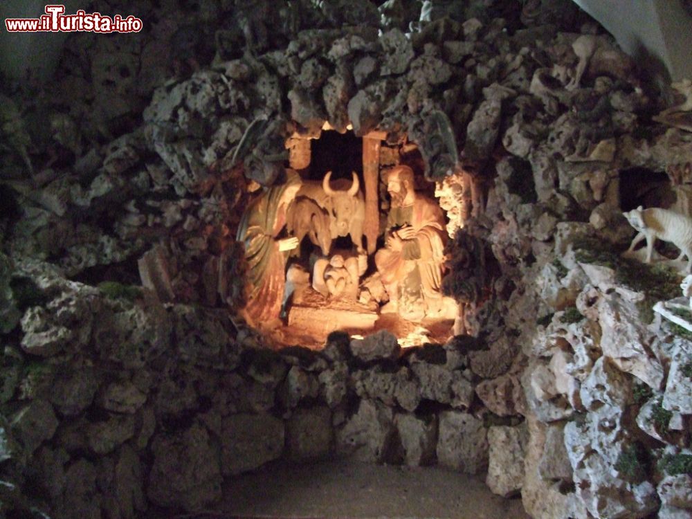 Immagine Presepe medievale di  Cassano delle Murge in puglia di Leron Vandilcolindion from Italy - dscf1431, CC BY-SA 2.0, Collegamento