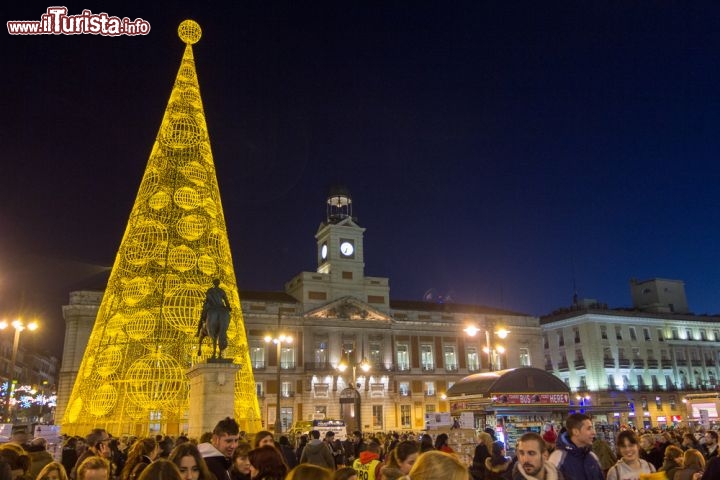 Foto Di Madrid A Natale.Puerta Del Sol A Madrid Nel Periodo Di Natale Foto Madrid