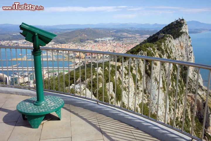 Immagine Punto panoramico che sovrasta la roccia di Gibilterra - © Artur Bogacki / Shutterstock.com