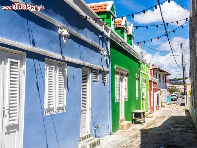 Immagine Quartiere storico nel centro di Willemstad a Curacao - © Gail Johnson / Shutterstock.com