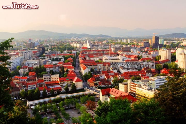 Immagine Quartieri moderni nel centro di Lubiana (Ljubljana) in Slovenia - © Tomas Sereda / Shutterstock.com