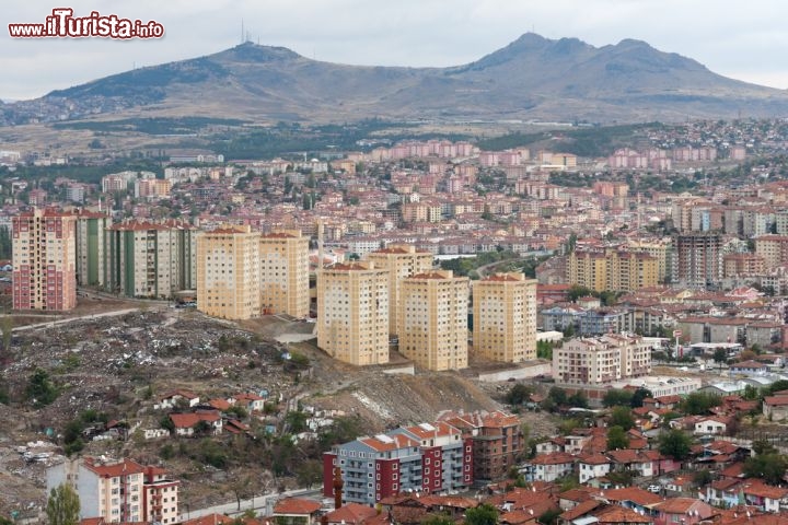 Immagine I quartieri moderni di Ankara, la capitale turca nel centro nord della Turchia - © Alexander A.Trofimov / Shutterstock.com