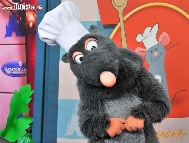 Immagine Remy il simpatico topolino protagonista di Ratatouille, al parco Disneyland Paris