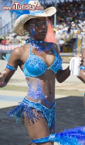 Immagine Ragazza durante il Crop Over, il festival del raccolto della canna da zucchero a Barbados - Fonte: Barbados Tourism Authority
