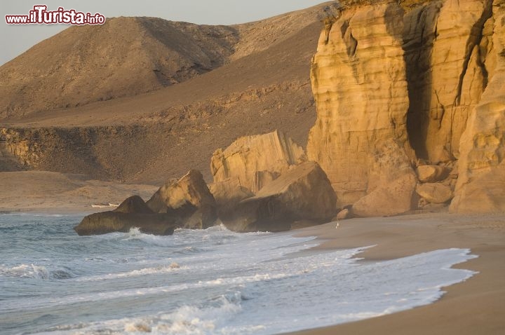 Immagine La spiaggia di Ras al Jinz, il rifugio delle tartarughe in Oman - Copyright Ufficio del Turismo del Sultanato dell'Oman