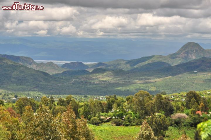 Immagine Uno scorcio della Rift Valley vicino a Konso, Etiopia. La biodiversità unica qui presente contribuisce a fare avere il nome di "culla dell'umanità" a questa terra.