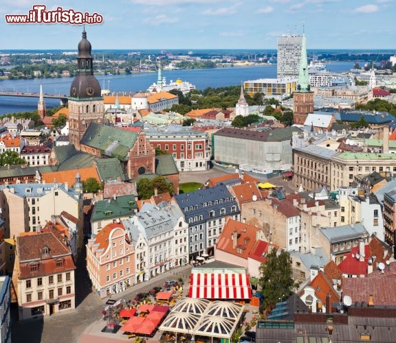 Immagine Riga vista dall'alto, come si può ammirare dal punto di vista elevato della chiesa di San Pietro - © anjun / Shutterstock.com