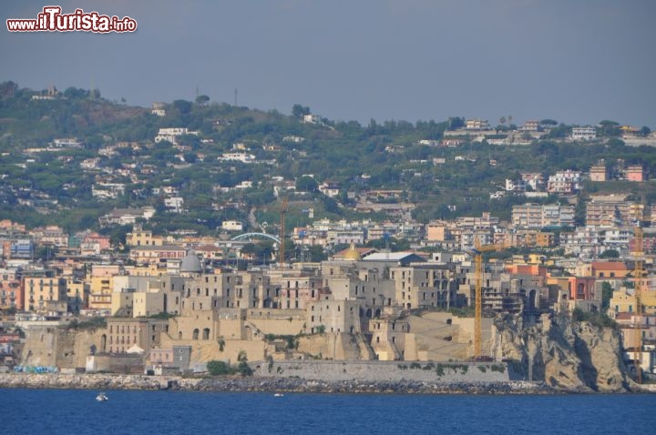Immagine Rione di Terra e Pozzuoli visti dal mare