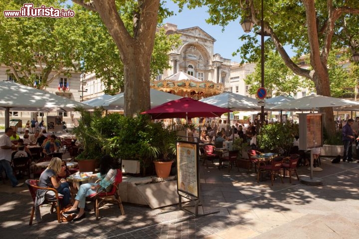 Immagine Ristoranti all'aperto ad Avignone in Provenza - Avignon Tourisme, Copyrights Yann de Fareins / Noir d’Ivoire