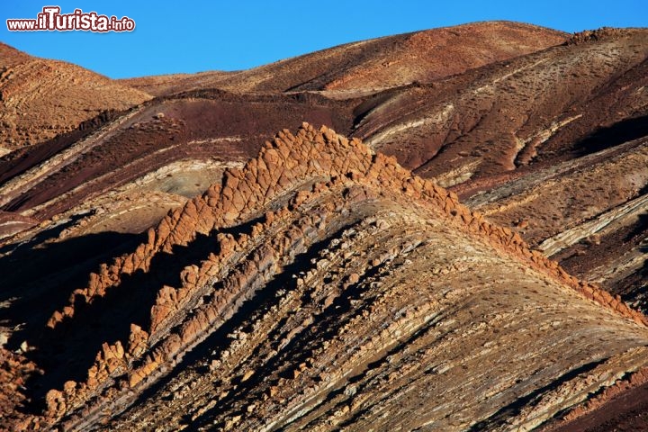 Immagine Le spettacolari rocce del versante sud dell'Atlante: siamo in Marocco, Africa non distante da Ait Benhaddou - © Galyna Andrushko / Shutterstock.com