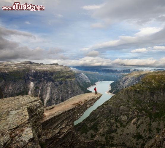 Immagine La lingua del Troll (Roccia Trolltunga), Odda, Norvegia
