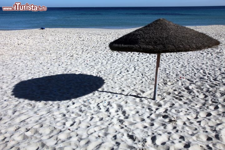 Immagine La sabbia chiara del mare di Sousse rende questa localita una pregiata meta balneare della Tunisia  - © Zvonimir Atletic / Shutterstock.com