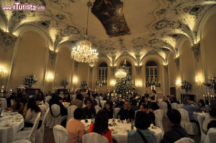 Immagine Sala Barocca al Ristorante St Peter Stiftskeller di Salisburgo: qui si svolgono le famose Mozart Dinner.