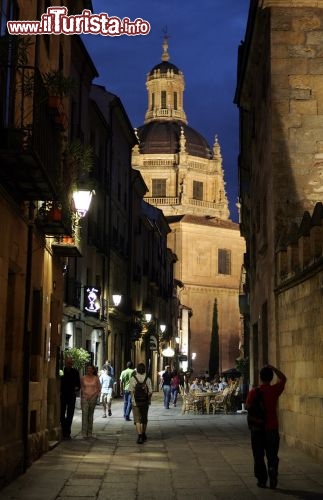 Immagine Salamanca Calle Libreros di notte - Copyright foto www.spain.info