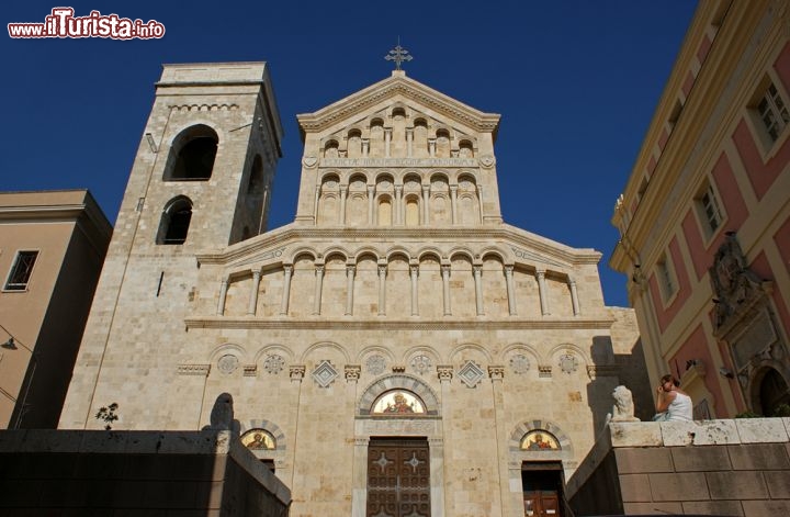 Immagine Santa Maria di Castello la bella chiesa di Cagliari si trova nel quartiere Castello, in Piazza Palazzo - © rorue / shutterstock.com