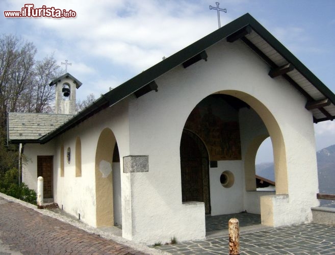 Immagine La Chiesa di Santa Rita a Brunate - Il Santuario dedicato alla Santa da Cascia si trova in località CAO. Il particolare nome di quest frazione deriva da Club Alpino Operaio - © Swiss79 / it.wikipedia.org/