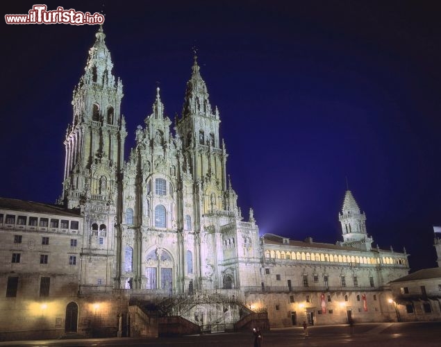 Immagine Santiago de Compostela: la Cattedrale illuminata di notte - Copyright foto www.spain.info