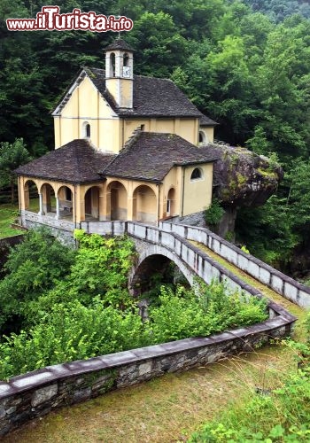 Immagine Santuario della Madonna della Gurva a Calasca, nei pressi di Macugnaga (Piemonte) - © Fulcanelli / Shutterstock.com