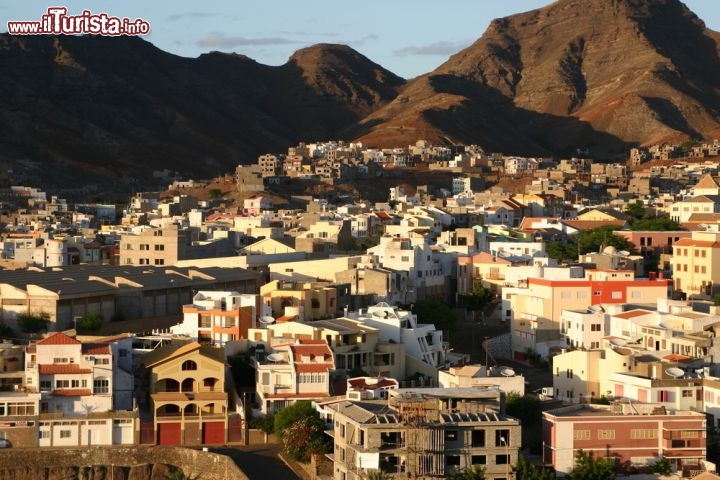 Immagine La città di Mindelo si trova sull'isola di São Vicente a Capo Verde, Africa - © Juhana Lampinen / Shutterstock.com