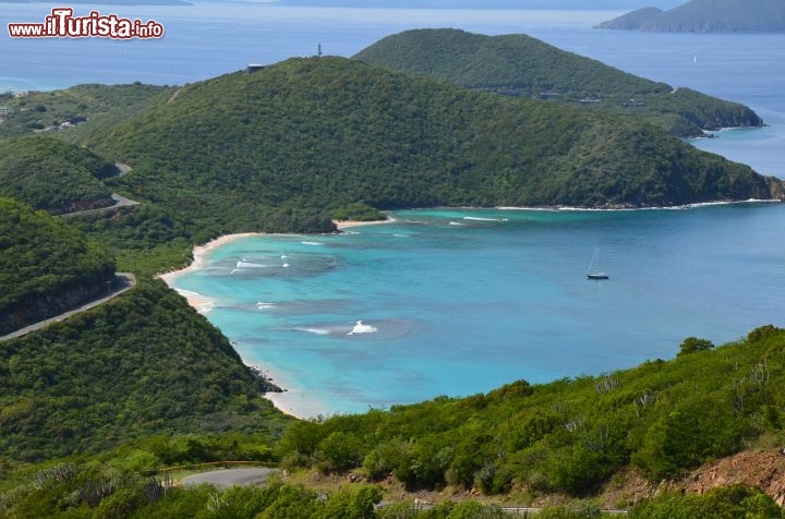 Immagine Savannah Bay splendida baia a Virgin Gorda, British Virgin Islands - © Guendalina Buzzanca / thegtraveller.com