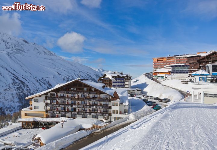 Immagine Per sciare Solden si può salire anche a Hochgurgl, che si trova in direzione del passo del Rombo, ed è un rinomato resort sciistico dell'Austria occidentale - © Tatiana Popova / Shutterstock.com