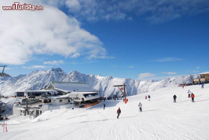Immagine Sciare a Ischgl in Austria. Per i più esperti sono disponibili 11 piste nere, piste a cunette e  tracciati di gara - © vitma / Shutterstock.com