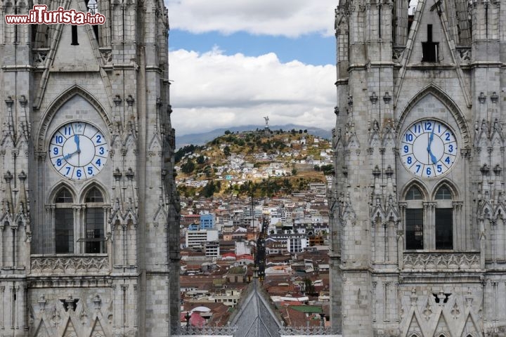 Immagine Scorcio pittoresco della città coloniale di Quito, capitale dell'Ecuador, Patrimonio Mondiale dell'UNESCO dal 1978 - © Rafal Cichawa / Shutterstock.com