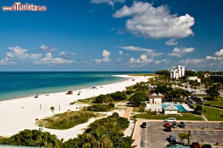 Immagine Siesta Key's la splendida spiaggia di Sarasota in Florida (USA) è considerata la più bella delgli Stati Uniti d'America, e una delle migliori del mondo - © Ruth Peterkin / Shutterstock.com