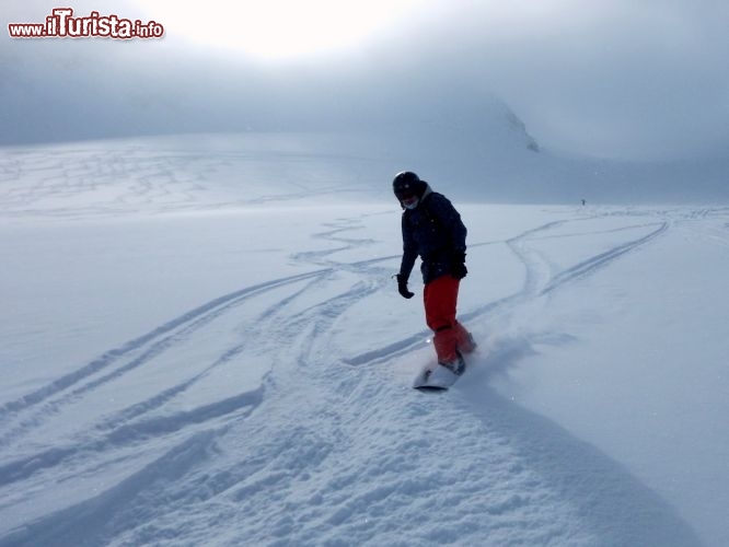Immagine Snowboard freeride a Stubai: in fuori pista sul ghiacciaio (Austria).